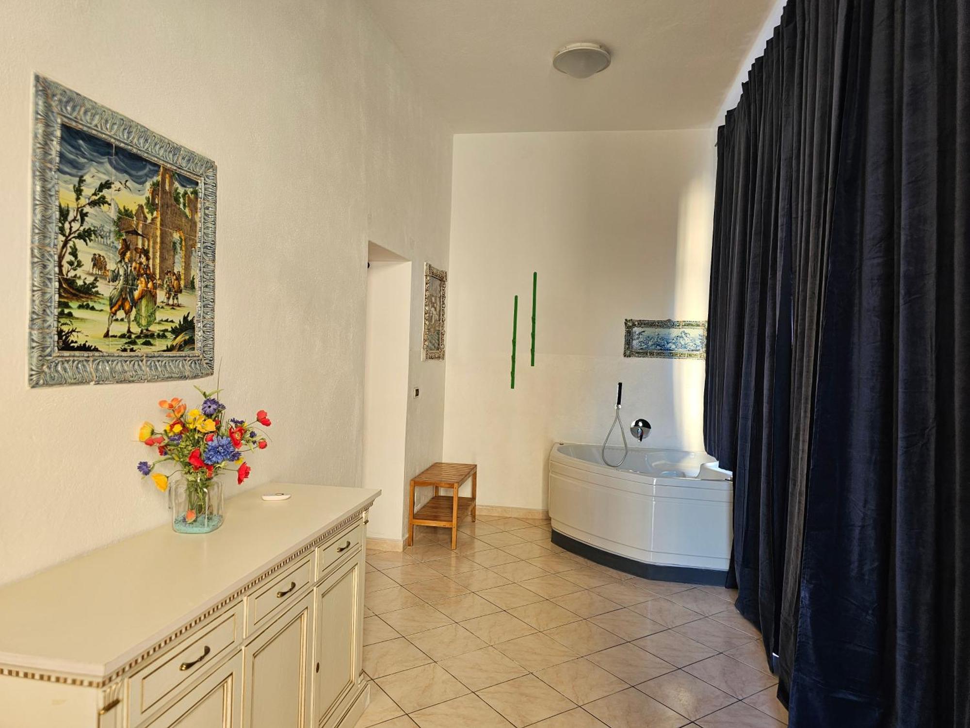 Casa Atena, Spaziosa, Romantica Con Idromassaggio Privato Varazze Luaran gambar